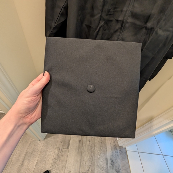 Oak Hall Unisex 5'3" 5'5" Elegant Black Graduation Gown and Cap - Picture 3 of 5